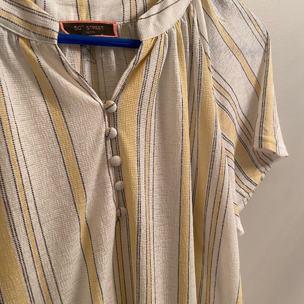 The perfect blouse for your business casual style. 50th street petite M.